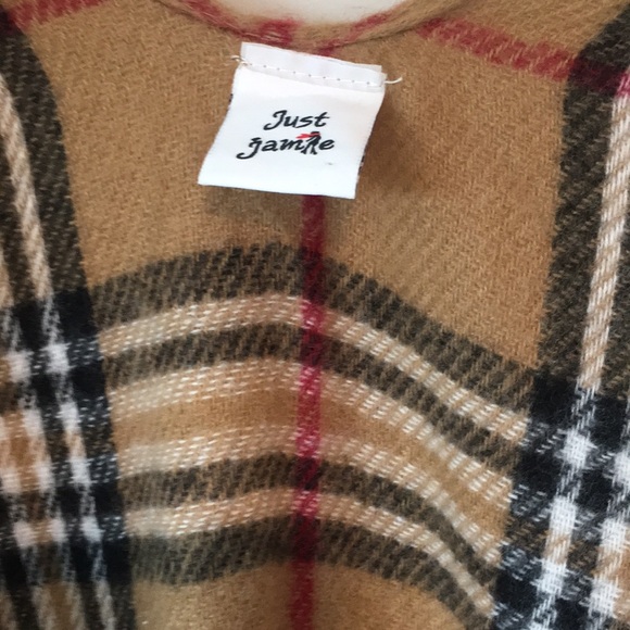 NWOT! Plaid sweater travel wrap/poncho cape. One size. 100% polyester. - Picture 3 of 5